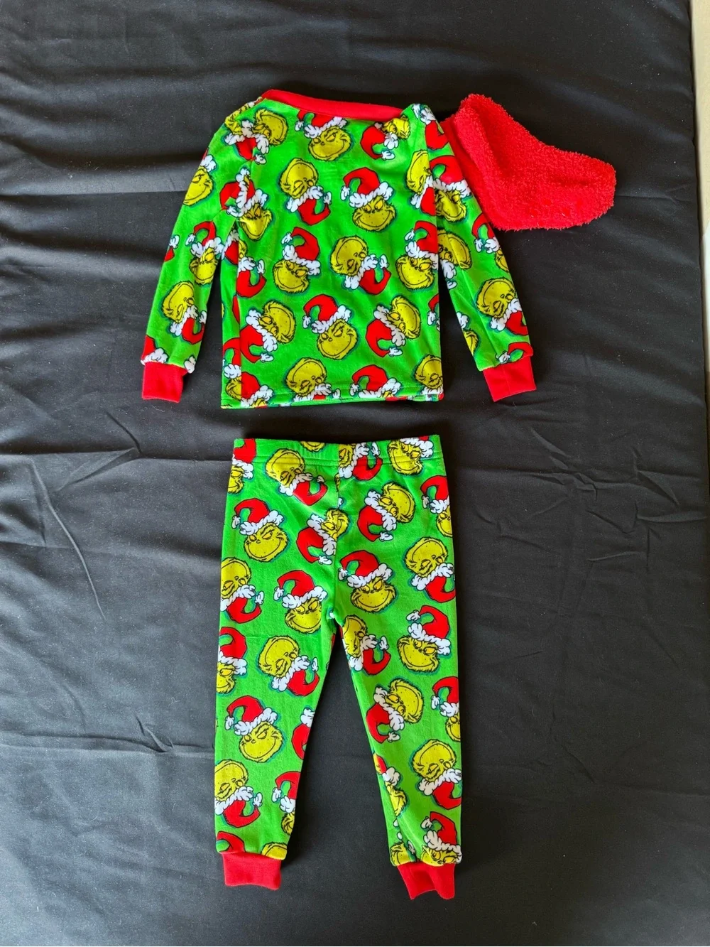NWT Dr Seuss The Grinch Toddler Fleece Pajamas Set with Socks Christmas PJs